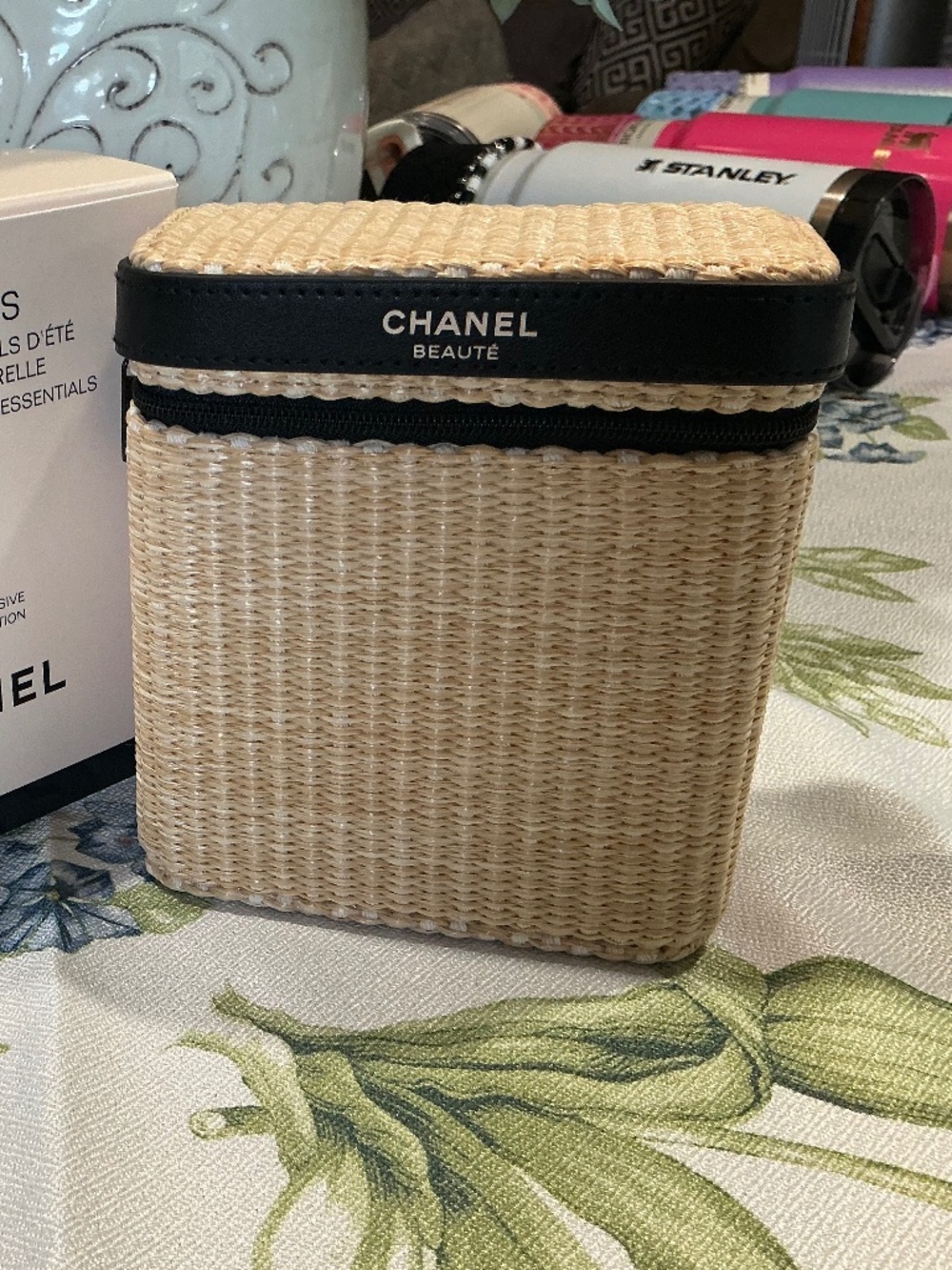 CHANEL BEAUTÉ Les Beiges Woven Beauty Organizer Case NIB With Box